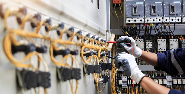 Professional Electrician technician working in Boulevard Park, WA
